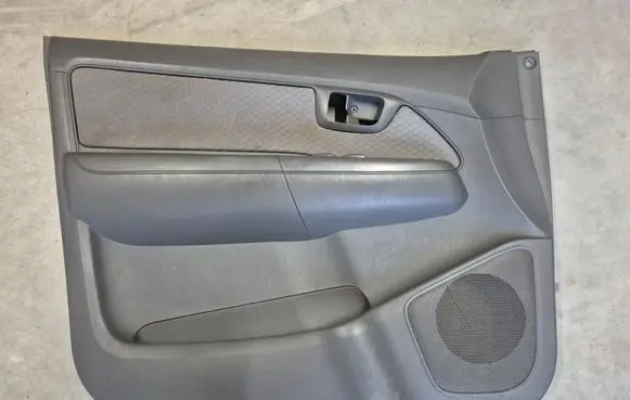 Toyota Hilux (AN10, AN20, AN30) Front door card panel trim