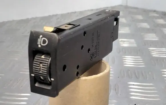 BMW 7 E38 Headlight level height control switch 8352254 04000700