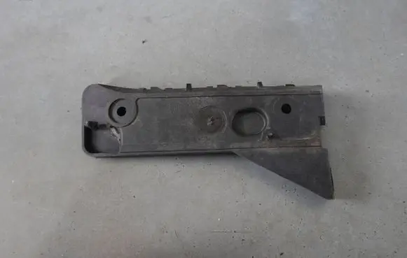 Audi A4 S4 B6 8E 8H Front bumper mounting bracket 8E0807284