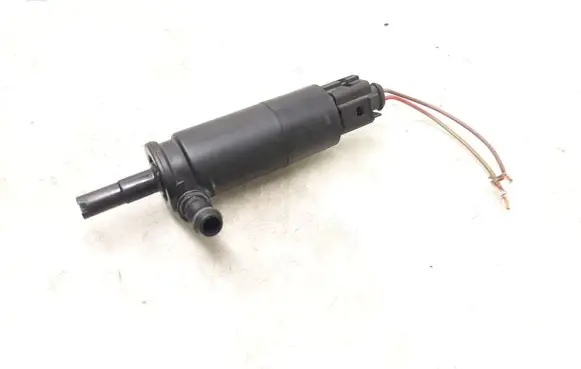 Volkswagen PASSAT B6 Headlight washer pump 3B7955681