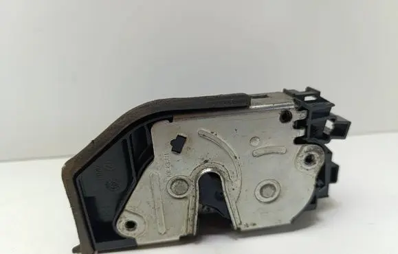 BMW 5 E60 E61 Rear door lock 7154630