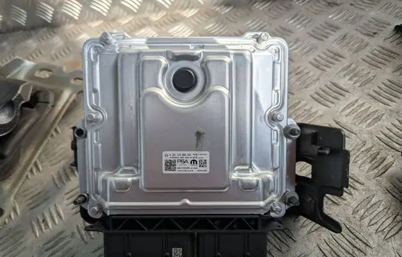 Peugeot 3008 III Engine control unit/module ECU 9867495080