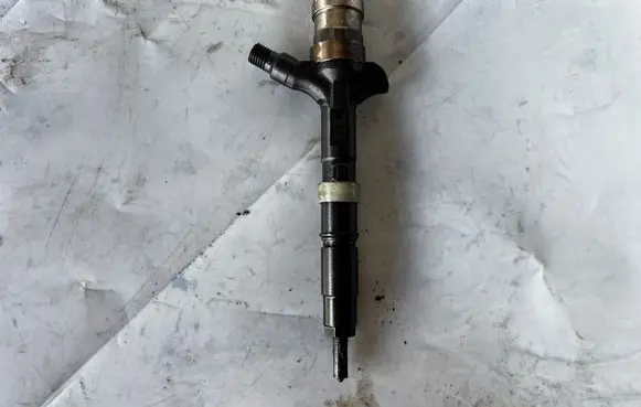 Toyota RAV 4 (XA20) Fuel injector 2367027030 02F15150 DENSO