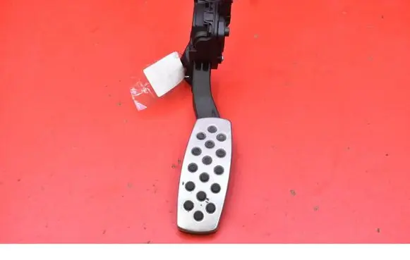 Opel Astra J Accelerator throttle pedal 13252702