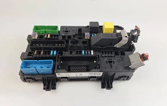 Opel Astra H Fuse module 13268286