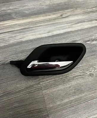 BMW 5 E39 Front door interior handle 8226049