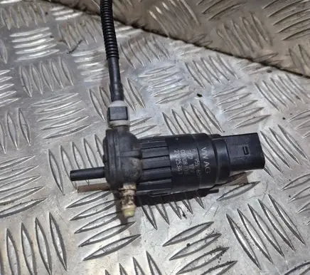 Seat Leon (1P) Windscreen/windshield washer pump 1K6955651 21025341