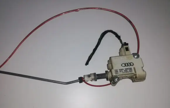 Fuel tank cap lock