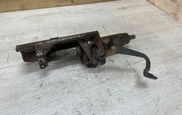 Steering wheel axle