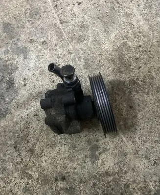 Volkswagen PASSAT B5.5 Power steering pump