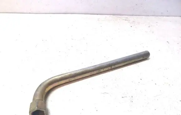Volkswagen PASSAT B6 Wheel nut wrench 191012219