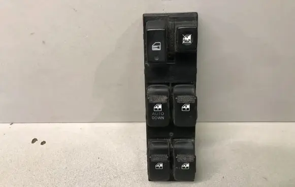 Hyundai Tucson JM Electric window control switch