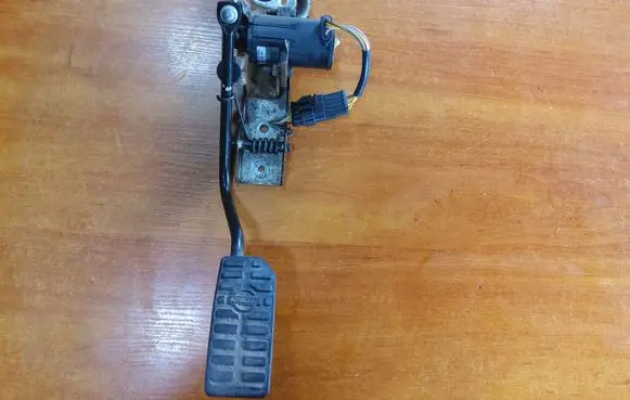 Nissan Almera N16 Accelerator throttle pedal 0281002425 189195M300 087301166