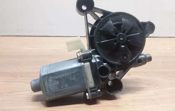 Volkswagen Golf VII Front door window regulator motor 5Q0959802B