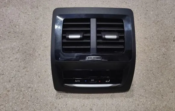 Rear air vent grill