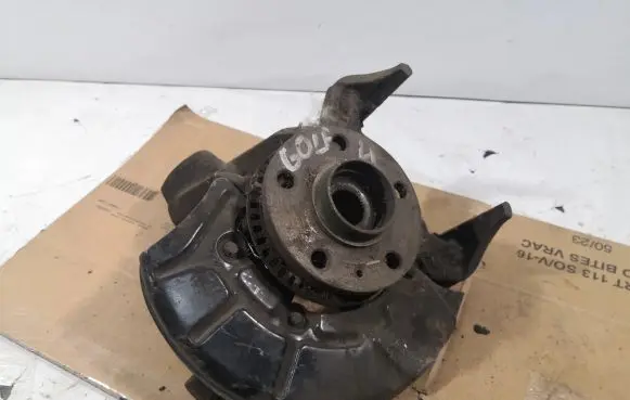 Volkswagen Golf IV Front wheel hub spindle knuckle