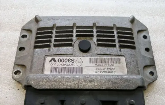 Renault Megane II Engine control unit/module 8200242405 8200283924 215840297A