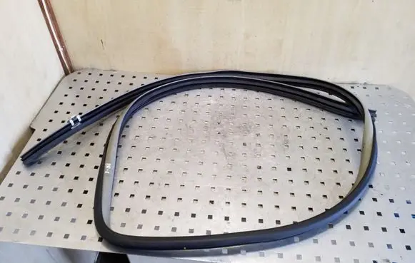 Toyota Yaris Front door rubber seal