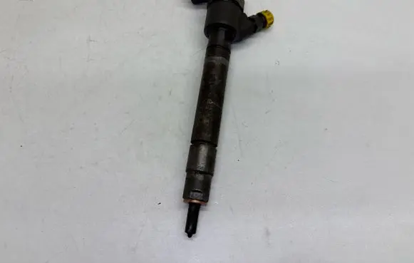 Volvo S60 Fuel injector 30750283