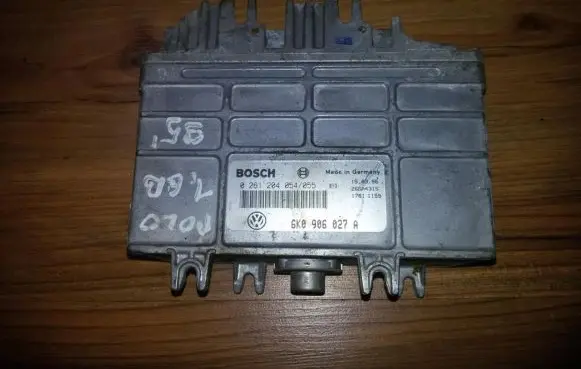 Volkswagen Golf III Engine control unit/module 0261204054 6k0906027a