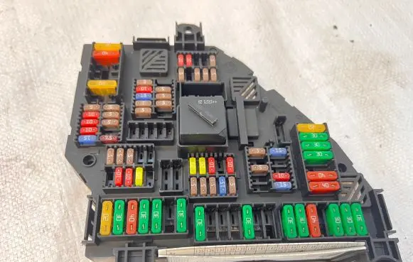 BMW 5 F10 F11 Fuse box set 9267980
