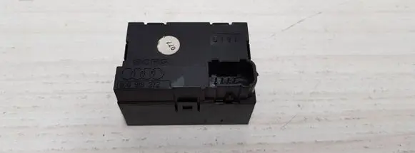 Audi A4 S4 B5 8D Speedometer (instrument cluster) 8D0919272