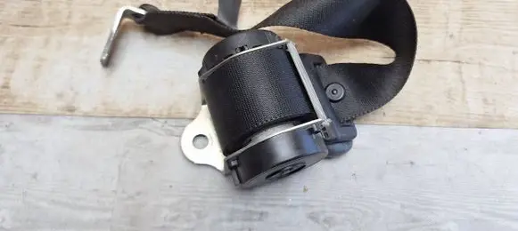 Rear seatbelt