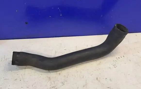 Volvo XC90 Engine coolant pipe/hose 8674873