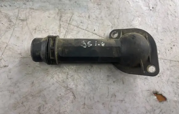 Volkswagen PASSAT B5 Engine coolant pipe/hose 06b121121 038121121b