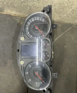 Volkswagen PASSAT B6 Speedometer (instrument cluster) 3C0920870G