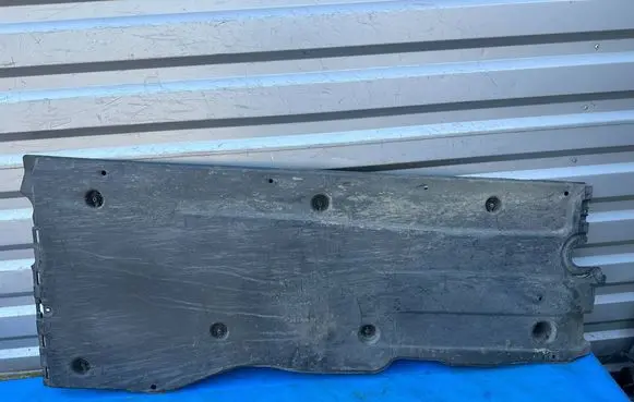 Volkswagen Golf VIII Engine splash shield/under tray 5WA825202E