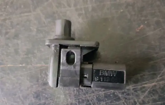 BMW 5 E60 E61 Bonnet alarm switch sensor 9119052