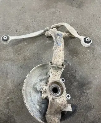 Audi A6 S6 C5 4B Front wheel hub