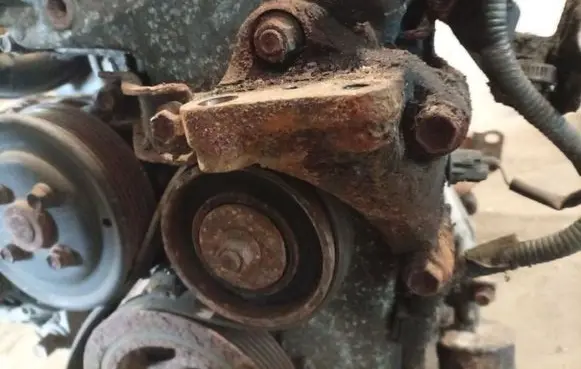Toyota Yaris Engine mounting bracket