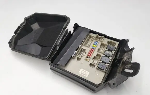 Renault Clio III Fuse module 902663A