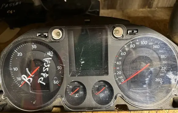 Volkswagen PASSAT B6 Speedometer (instrument cluster) 3C0920871 A2C53144889