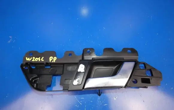 Mercedes-Benz C AMG W204 Front door interior handle A2047601861 A2047602061 175381