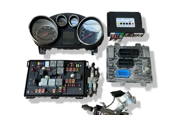 Opel Astra J Engine ECU kit and lock set 395357783 55484738