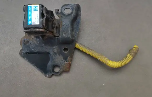Subaru Impreza II Airbag deployment crash/impact sensor 98231FE020