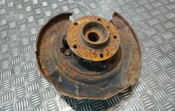 BMW 5 E39 Rear wheel hub spindle/knuckle 