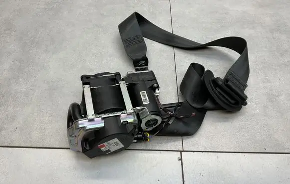 Volkswagen PASSAT B8 Front seatbelt 636198900B