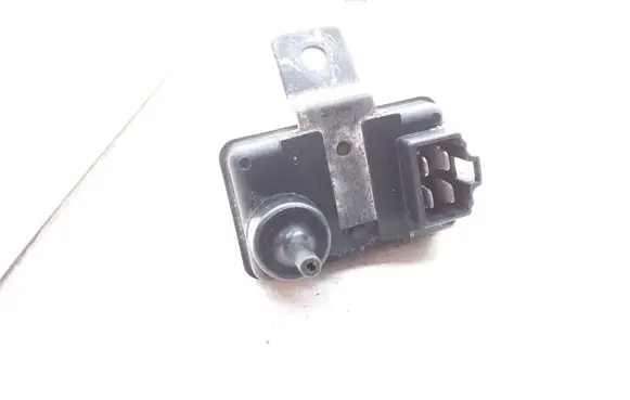 Ford Probe Air pressure sensor KA10B E1T10871