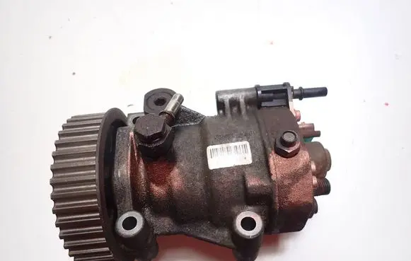 Renault Megane II Fuel injection high pressure pump 8200423059