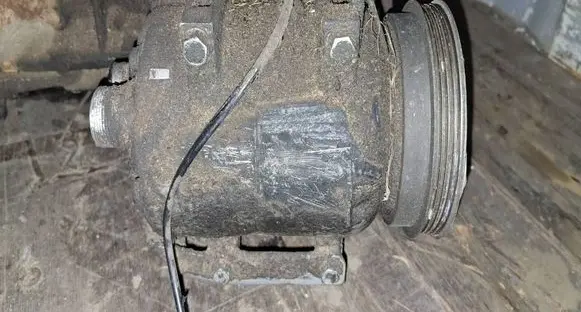 Volkswagen PASSAT B5 Air conditioning (A/C) compressor (pump) 