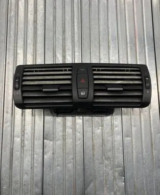 BMW 1 E81 E87 Dash center air vent grill 7059189