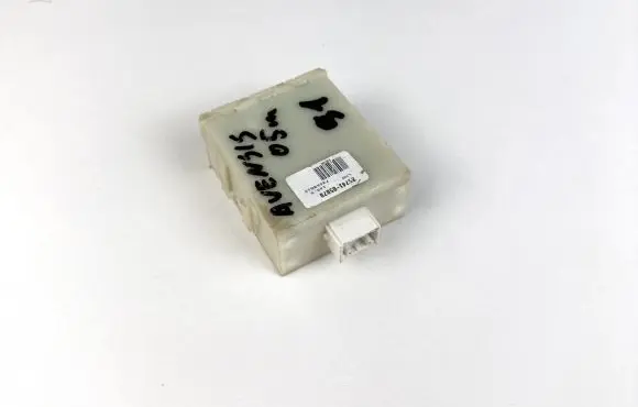 Toyota Avensis T250 Door control unit/module 73668012 8574105070