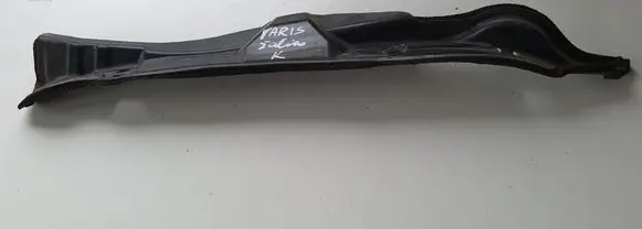 Toyota Yaris Fender end trim 