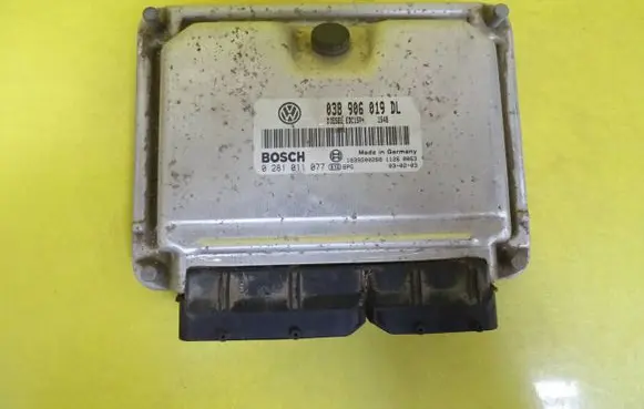 Skoda Octavia Mk1 (1U) Engine control unit/module 038906019DL 0281011077