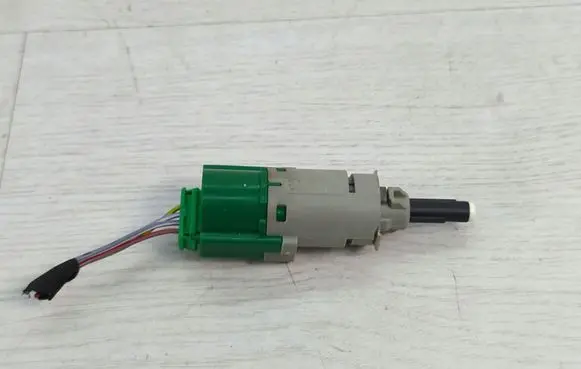 Opel Crossland X Brake pedal sensor switch 9818232480