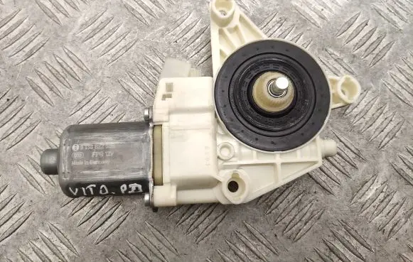 Mercedes-Benz Vito Viano W447 Front door window regulator motor A4479063600